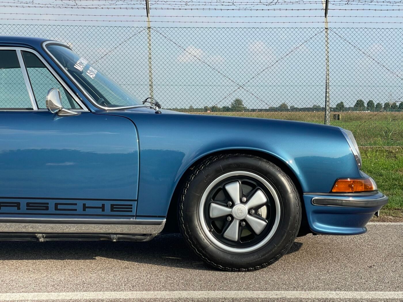 Porsche 911 2.4 S 13