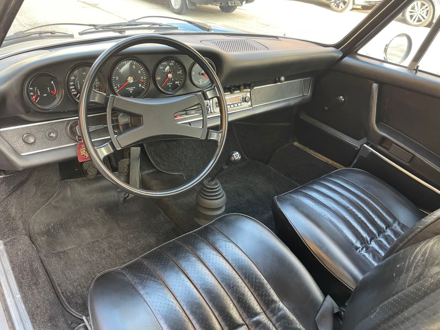 Porsche 911 2.4 S 16