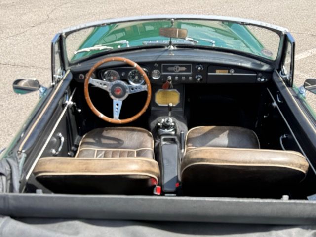 MG B 1800 ROADSTER TARGA ORIGINALE TO 12