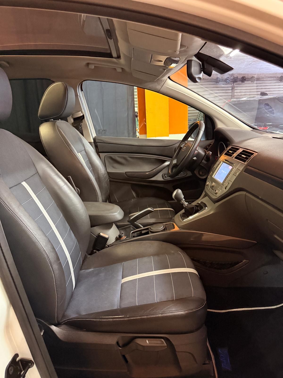 Ford KUGA CON SOLI 39.513 KM 37