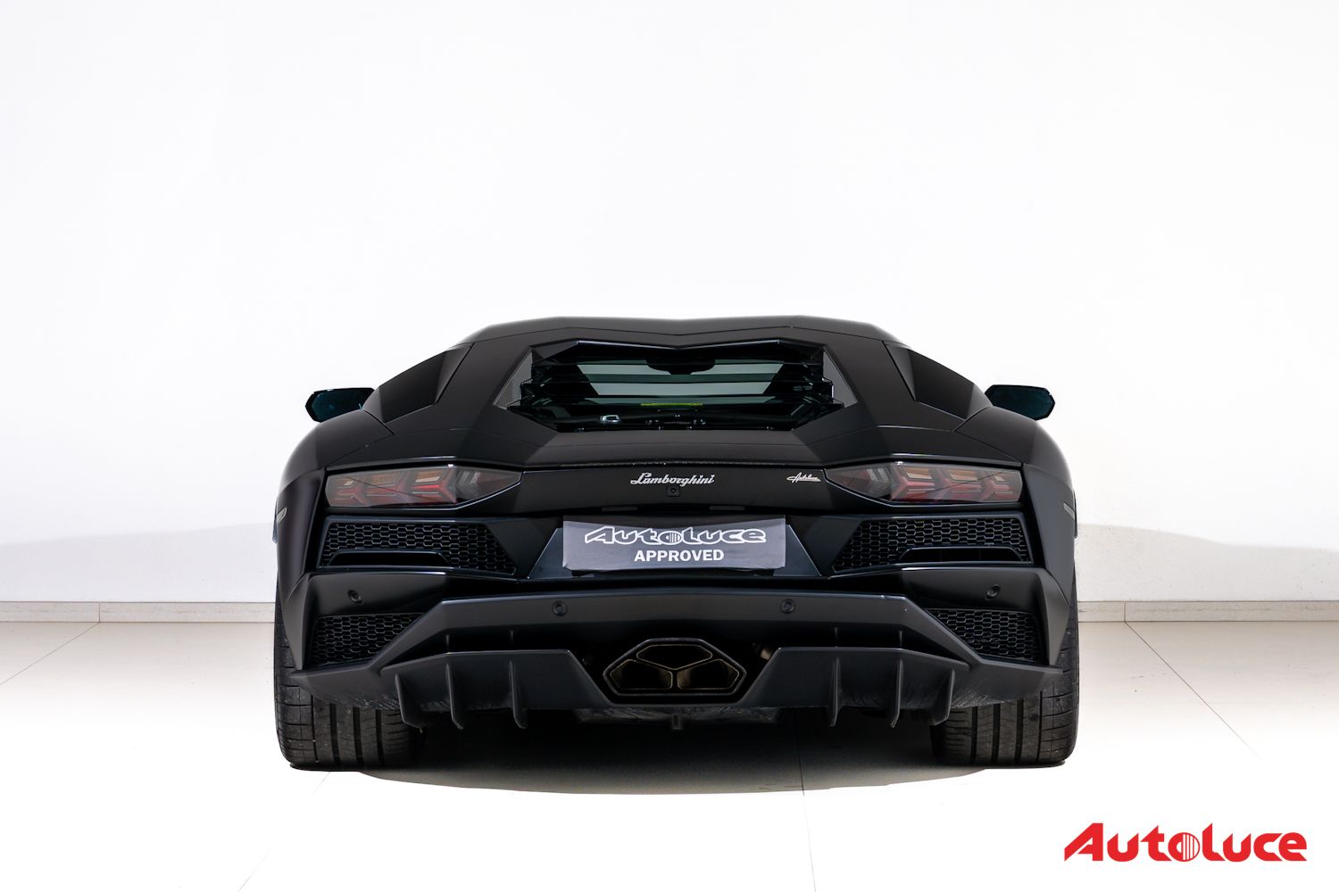 Lamborghini AVENTADOR S 5