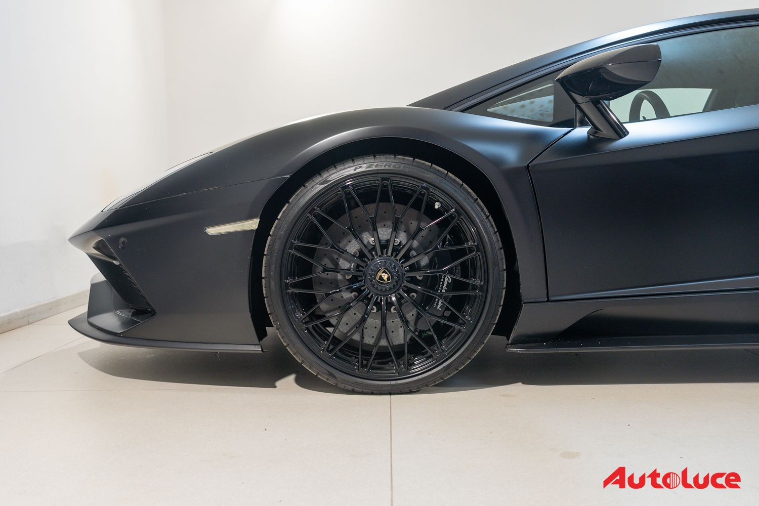 Lamborghini AVENTADOR S 7