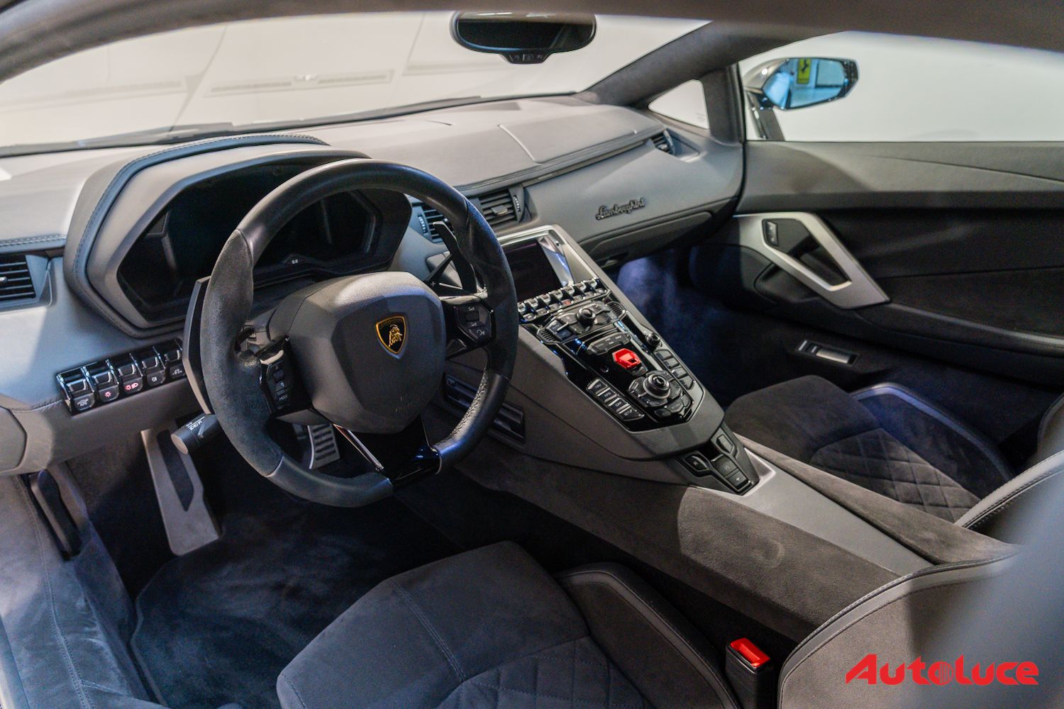 Lamborghini AVENTADOR S 14