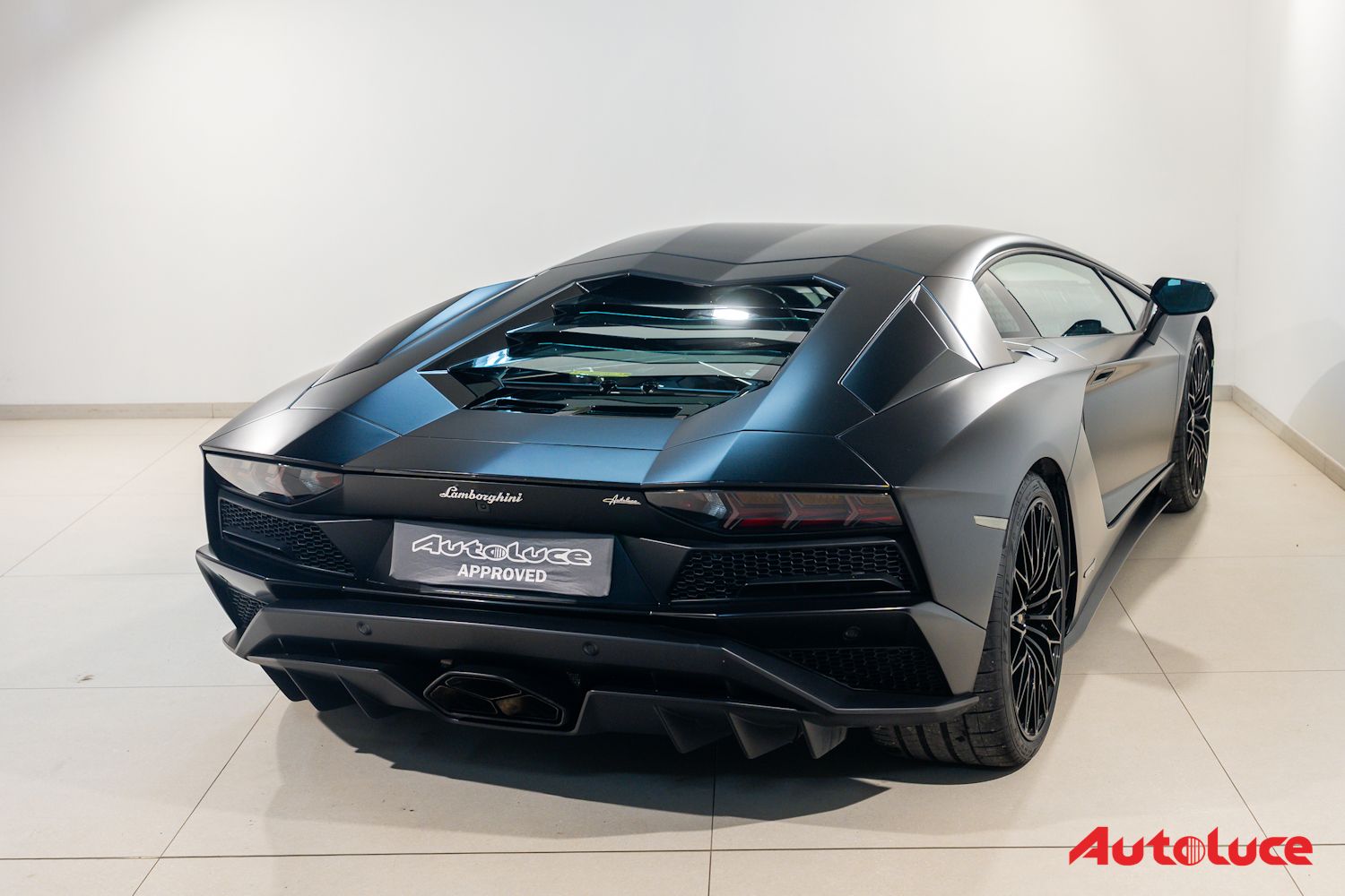 Lamborghini AVENTADOR S 31