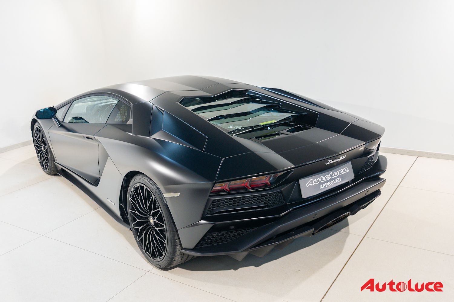 Lamborghini AVENTADOR S 33