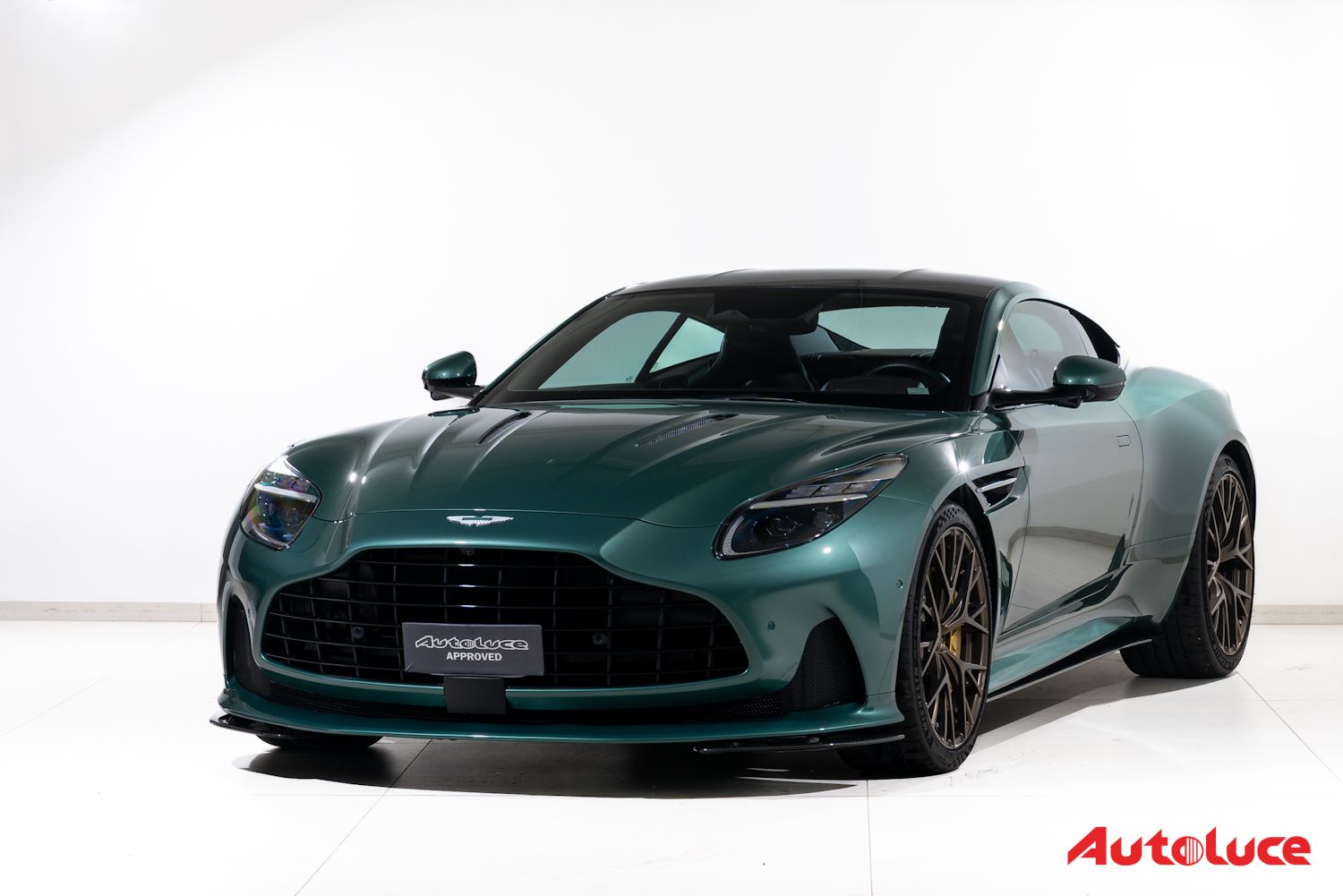 Aston Martin DB12 57