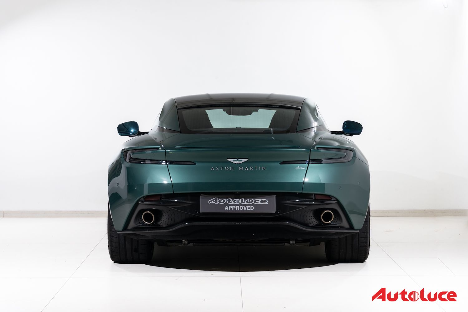 Aston Martin DB12 5