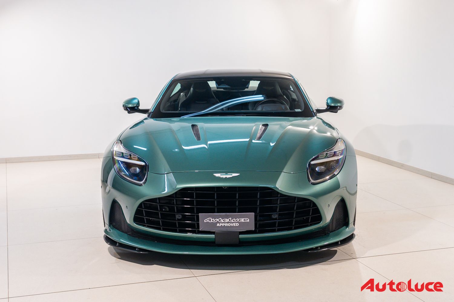 Aston Martin DB12 41