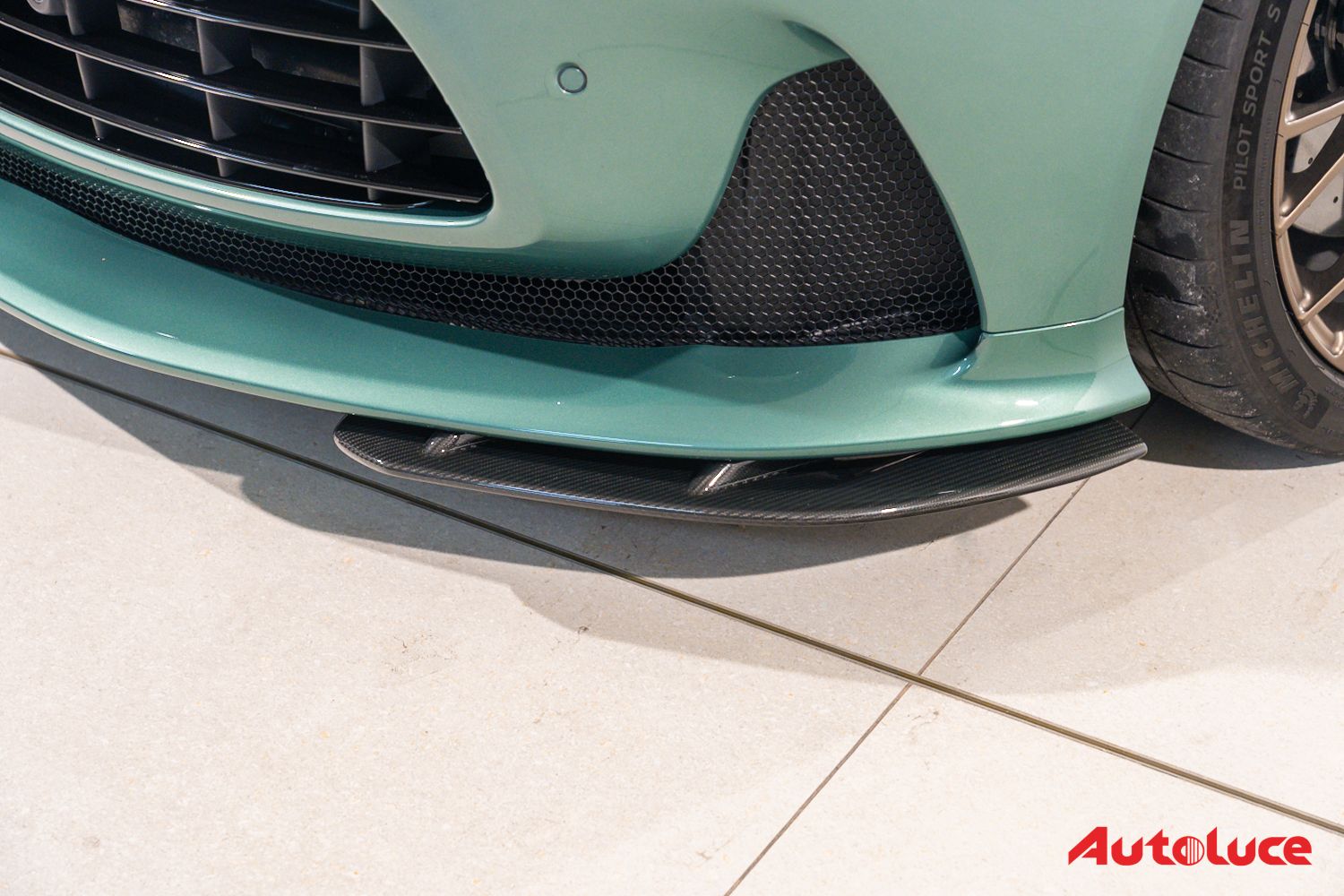Aston Martin DB12 48