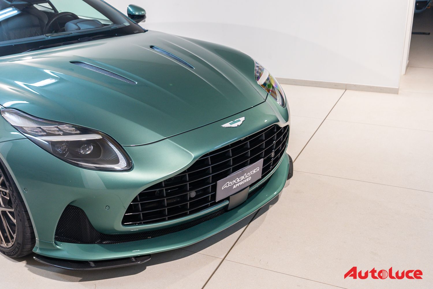 Aston Martin DB12 49