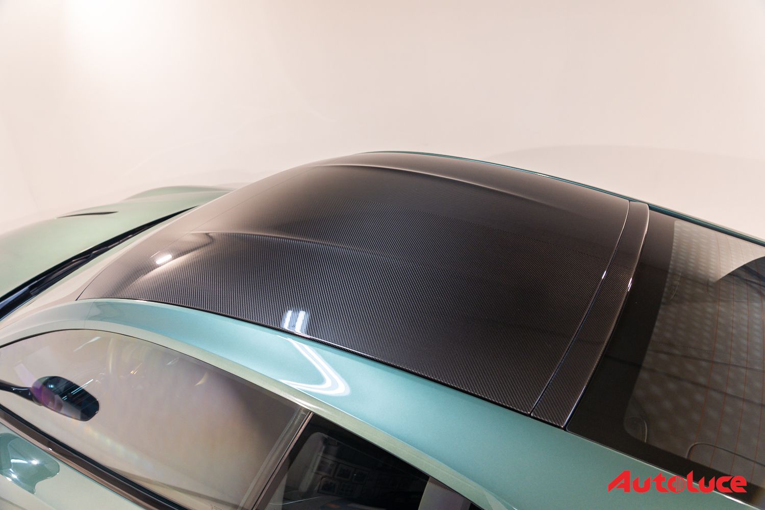 Aston Martin DB12 50