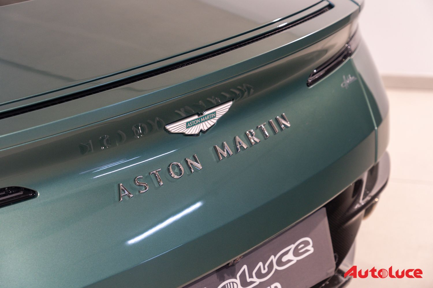 Aston Martin DB12 53