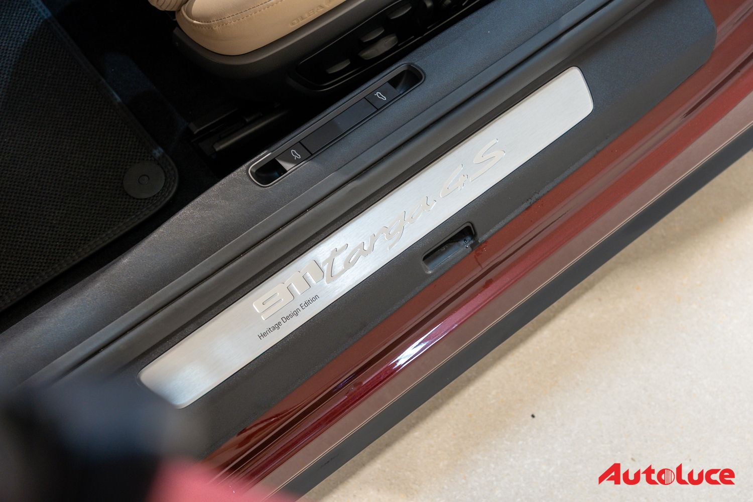Porsche 911 4S TARGA HERITAGE DESIGN EDITION 36