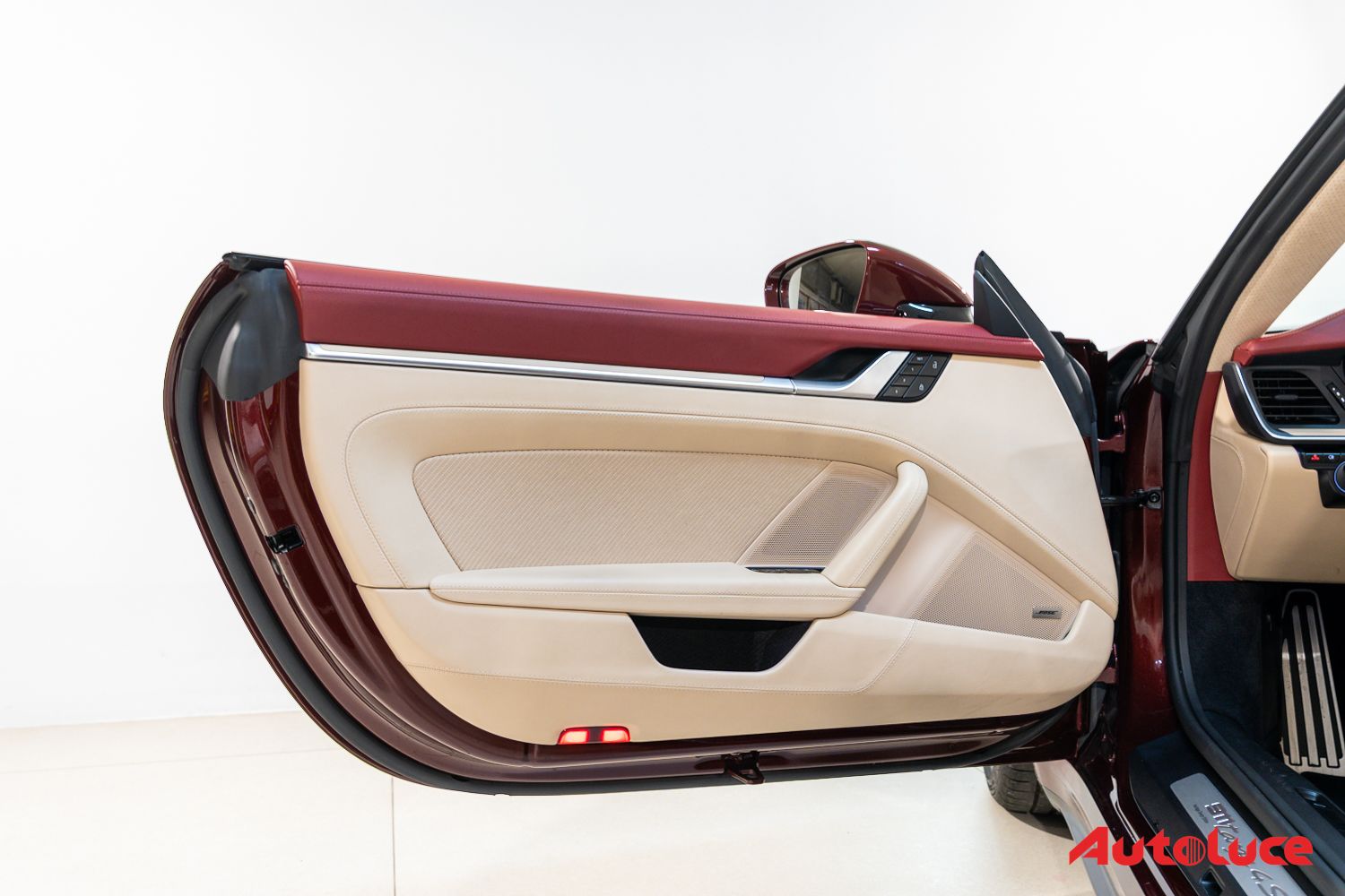 Porsche 911 4S TARGA HERITAGE DESIGN EDITION 37