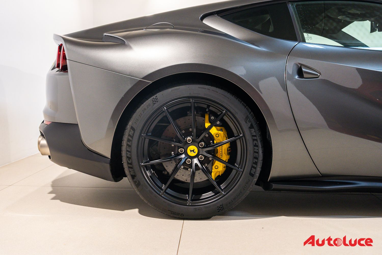 Ferrari 812 SUPERFAST 10