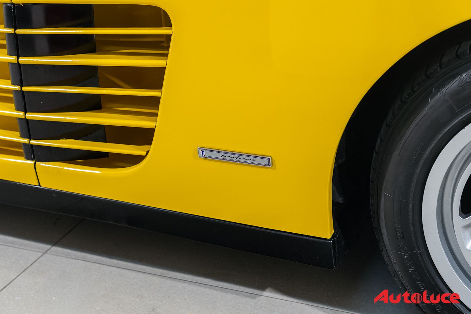 Ferrari TESTAROSSA MONODADO 8