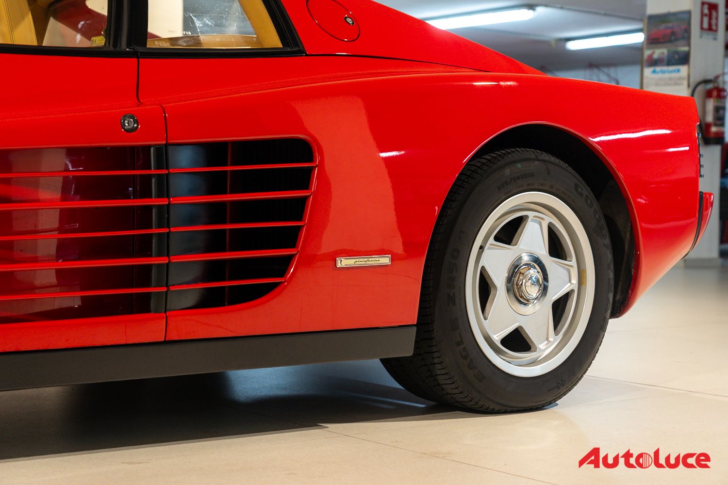 Ferrari TESTAROSSA MONODADO 8