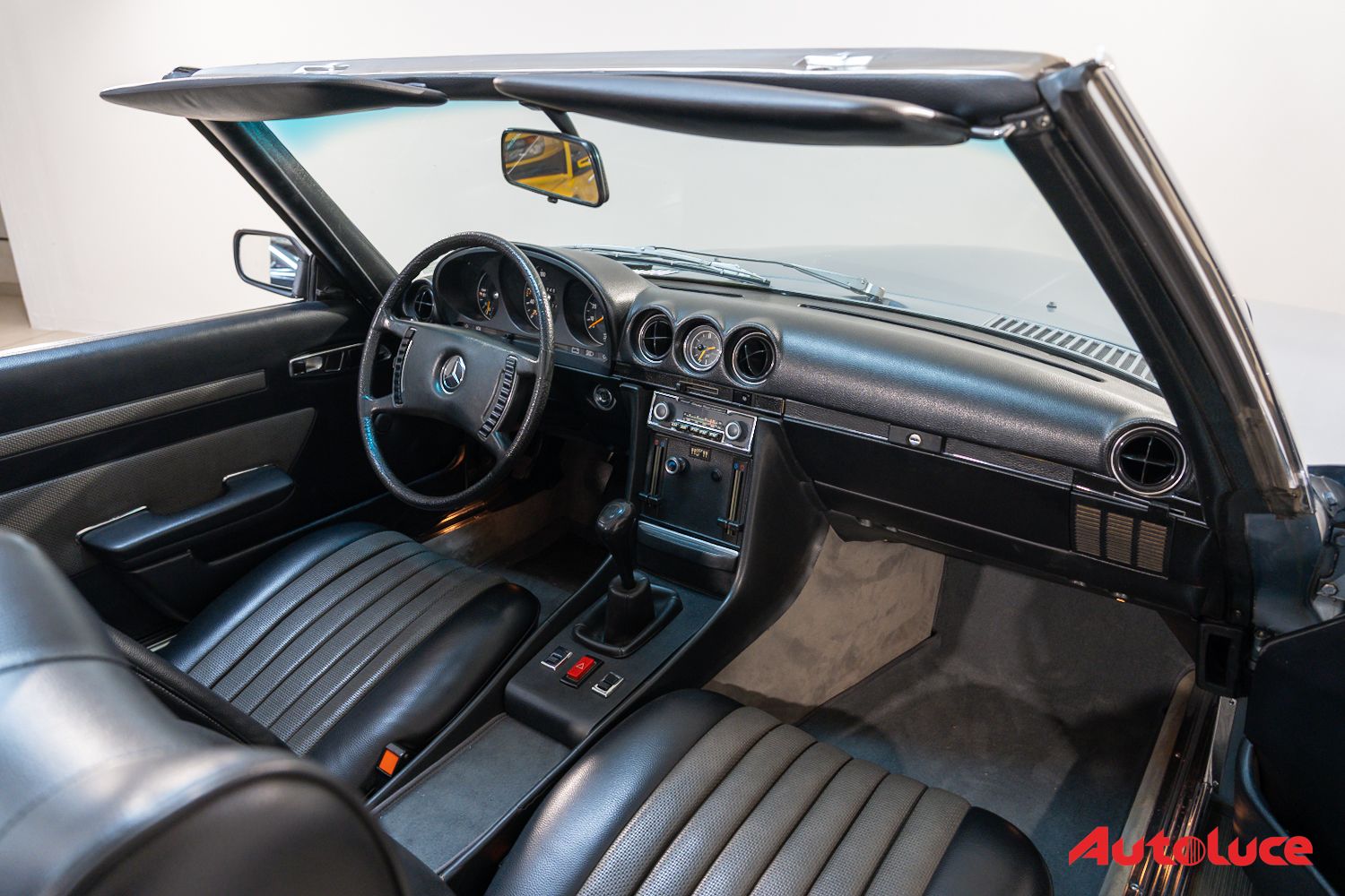 Mercedes-Benz SL 350 (R107) 18