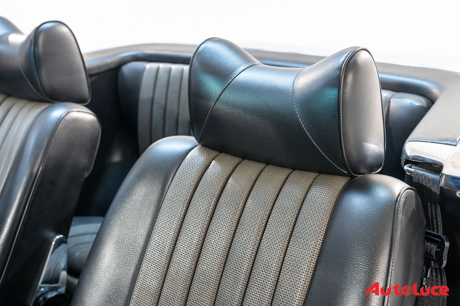 Mercedes-Benz SL 350 (R107) 28