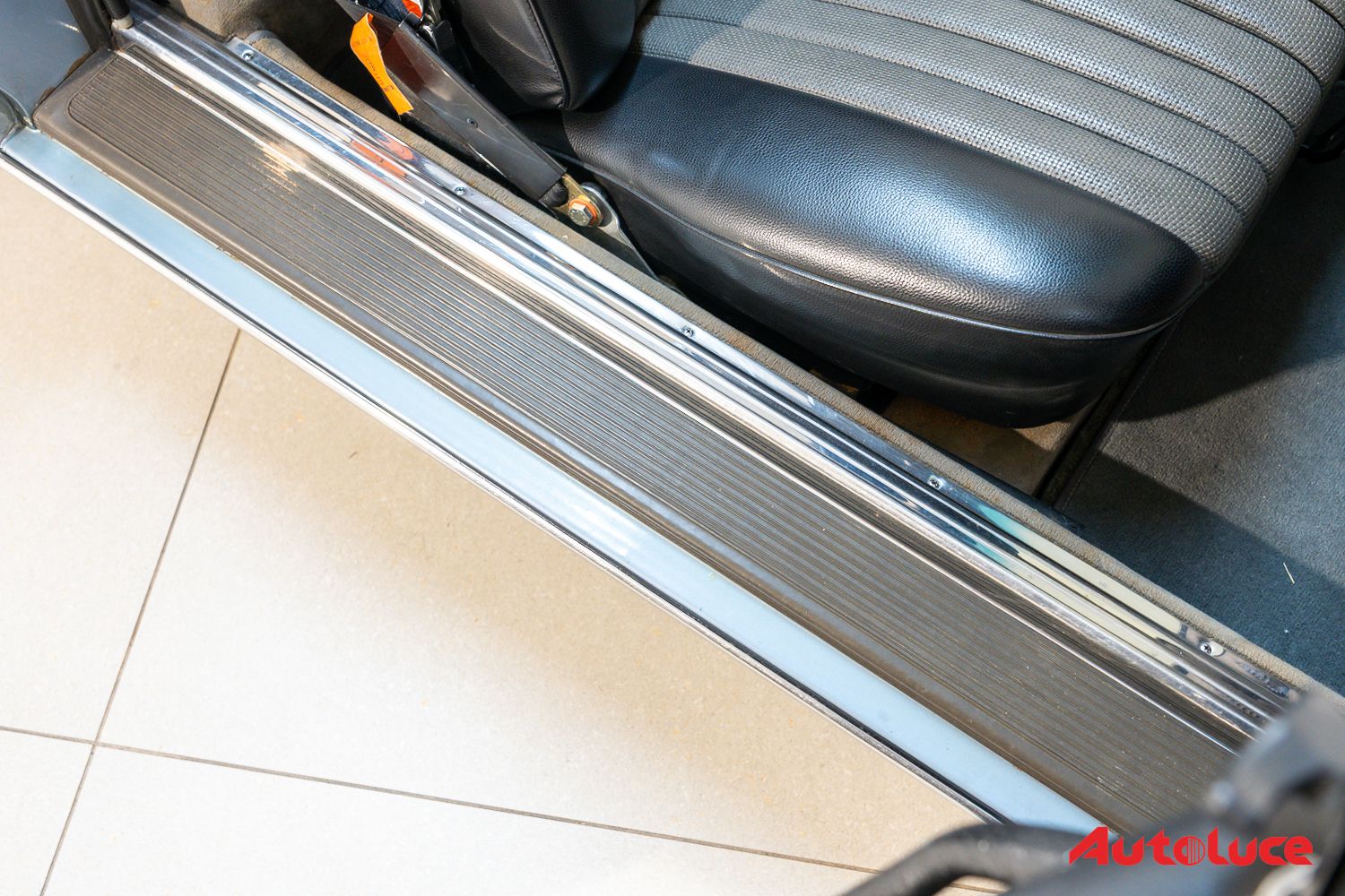 Mercedes-Benz SL 350 (R107) 31
