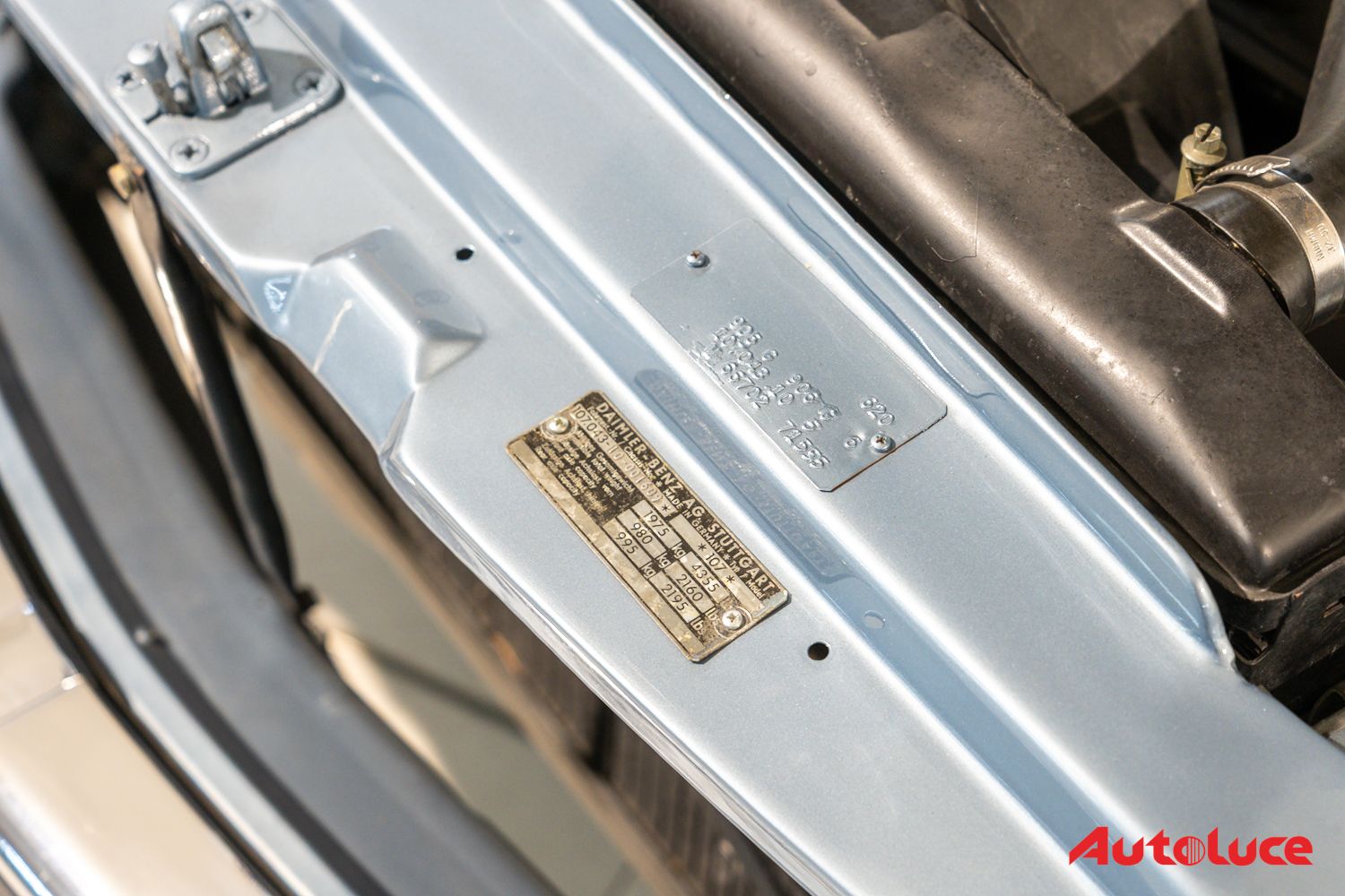 Mercedes-Benz SL 350 (R107) 38