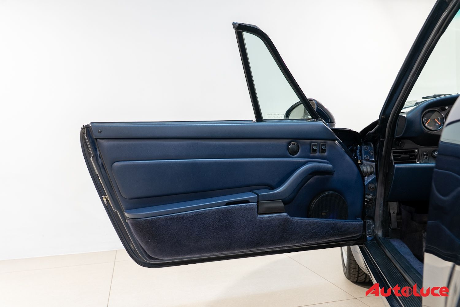 Porsche 993 CARRERA CABRIOLET 27