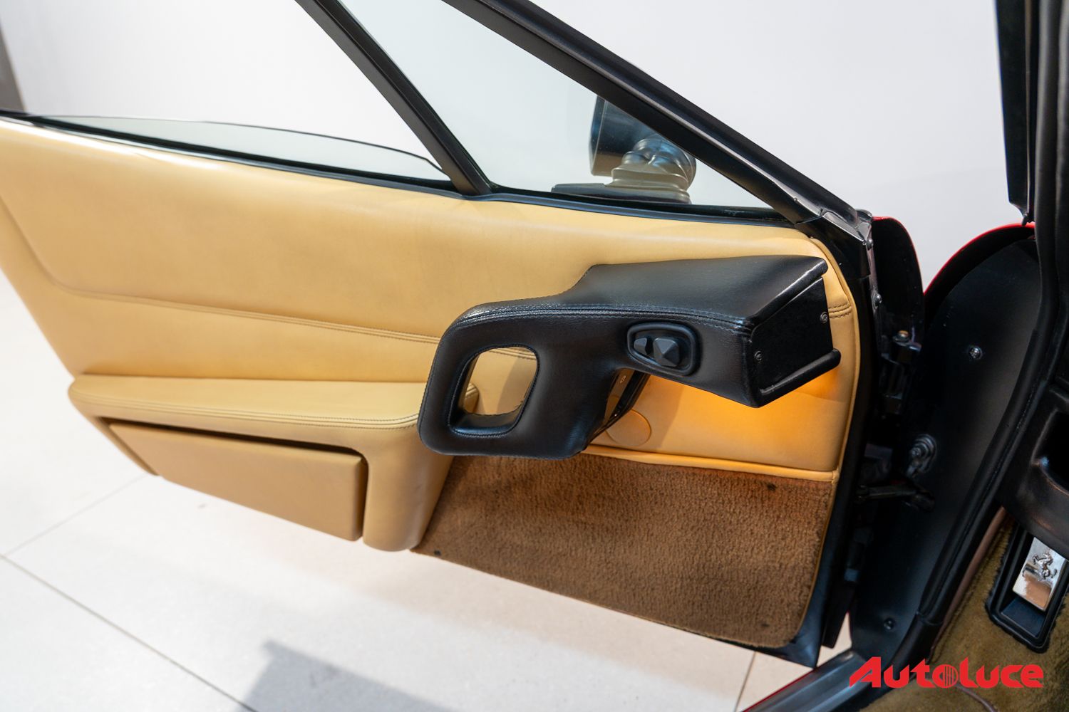 Ferrari 328 GTS 31