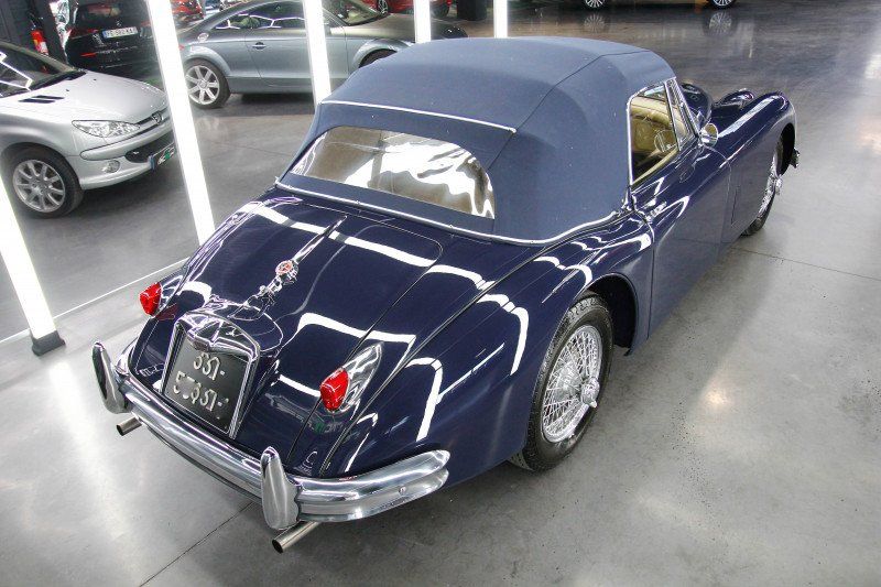 Jaguar XK 7