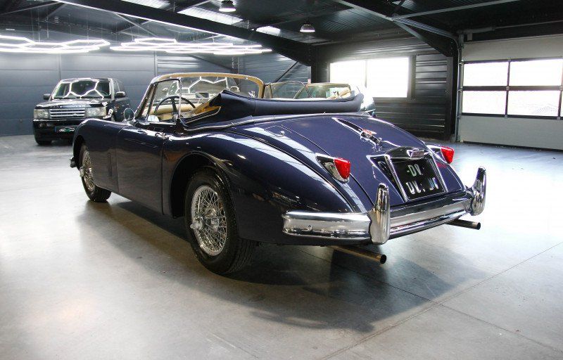 Jaguar XK 18