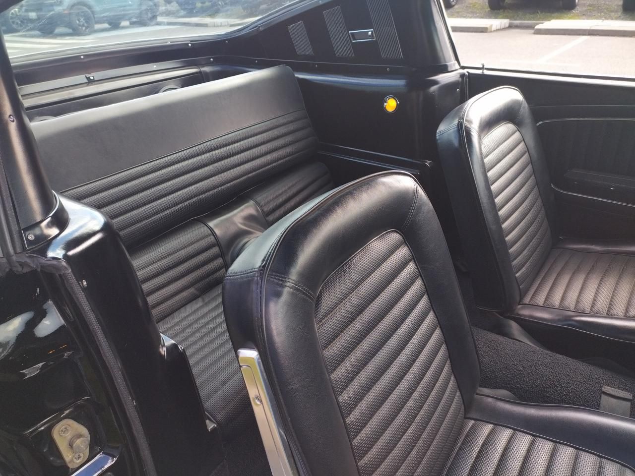 Ford MUSTANG Fastback noire code C restaurée 24