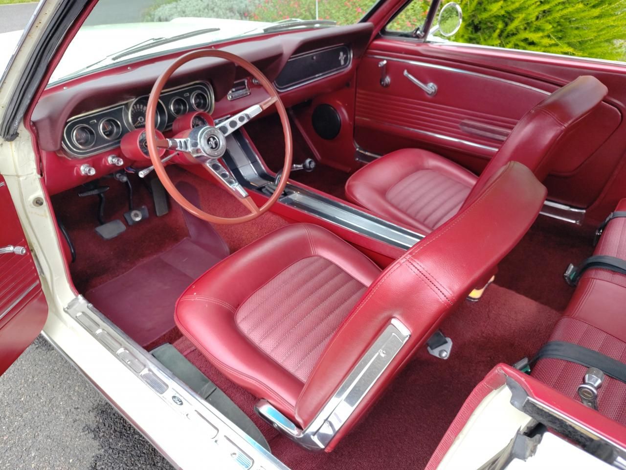Ford MUSTANG V8 4.7 Litres, boite méca 4 8