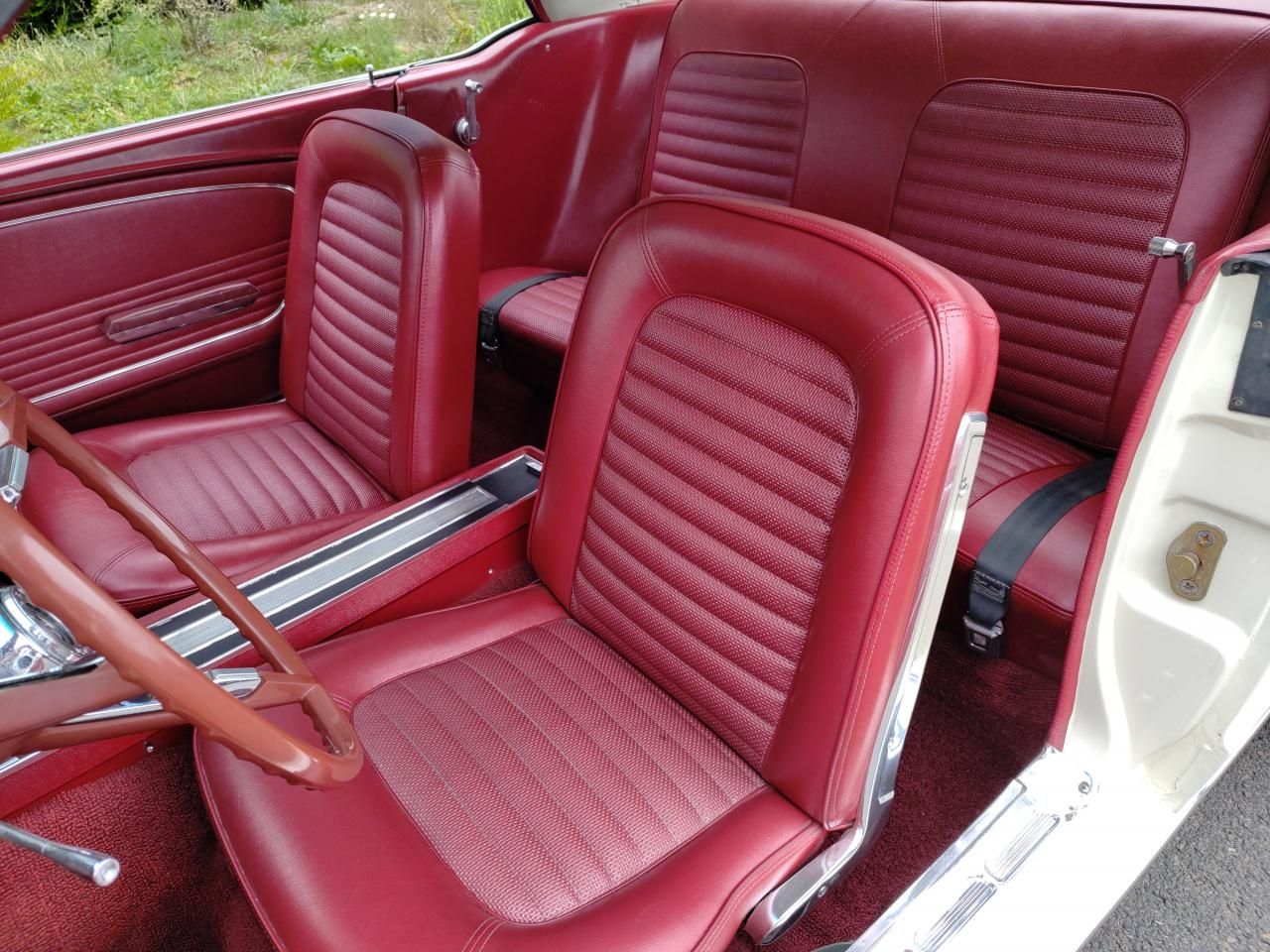 Ford MUSTANG V8 4.7 Litres, boite méca 4 11