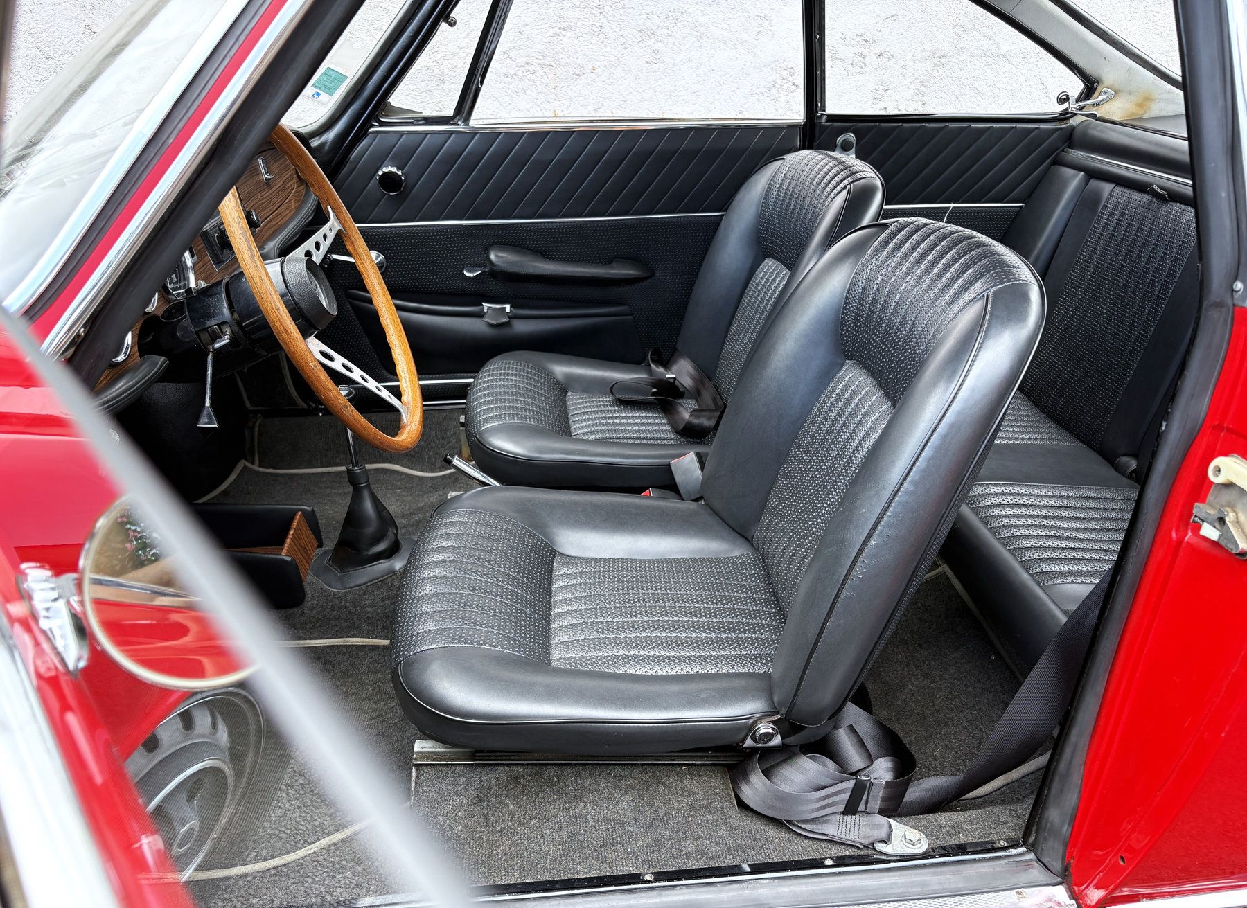 1200S Coupé Bertone 15