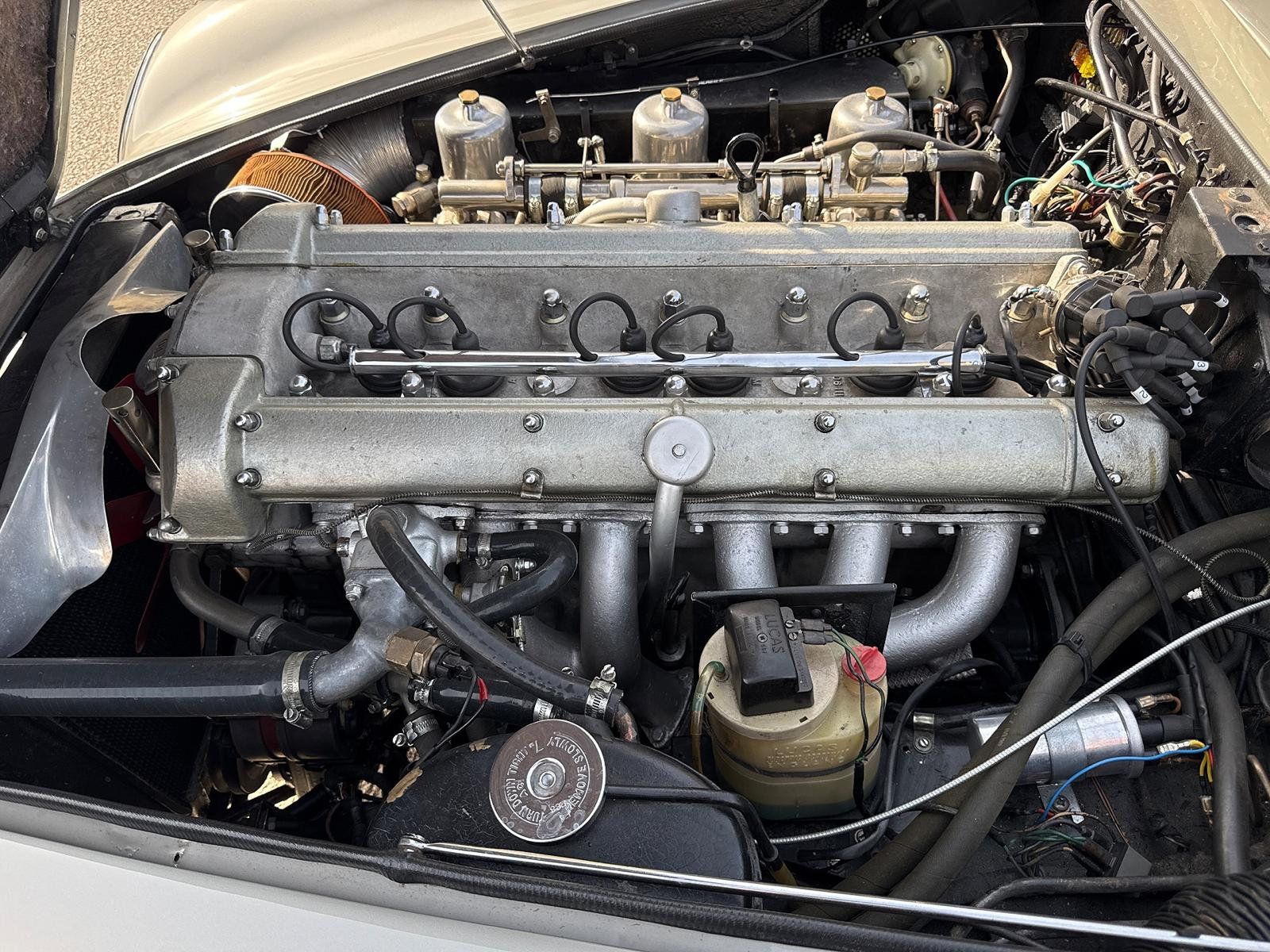 Aston Martin DB6 MKI Superleggera 22
