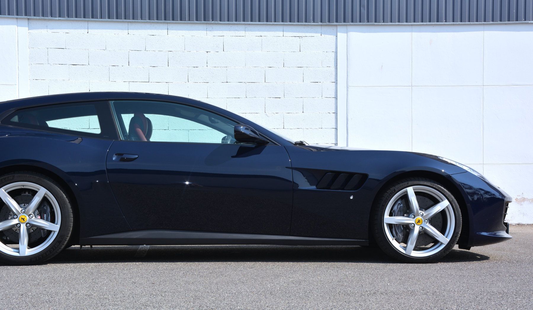 Ferrari GTC4 Lusso V12 13