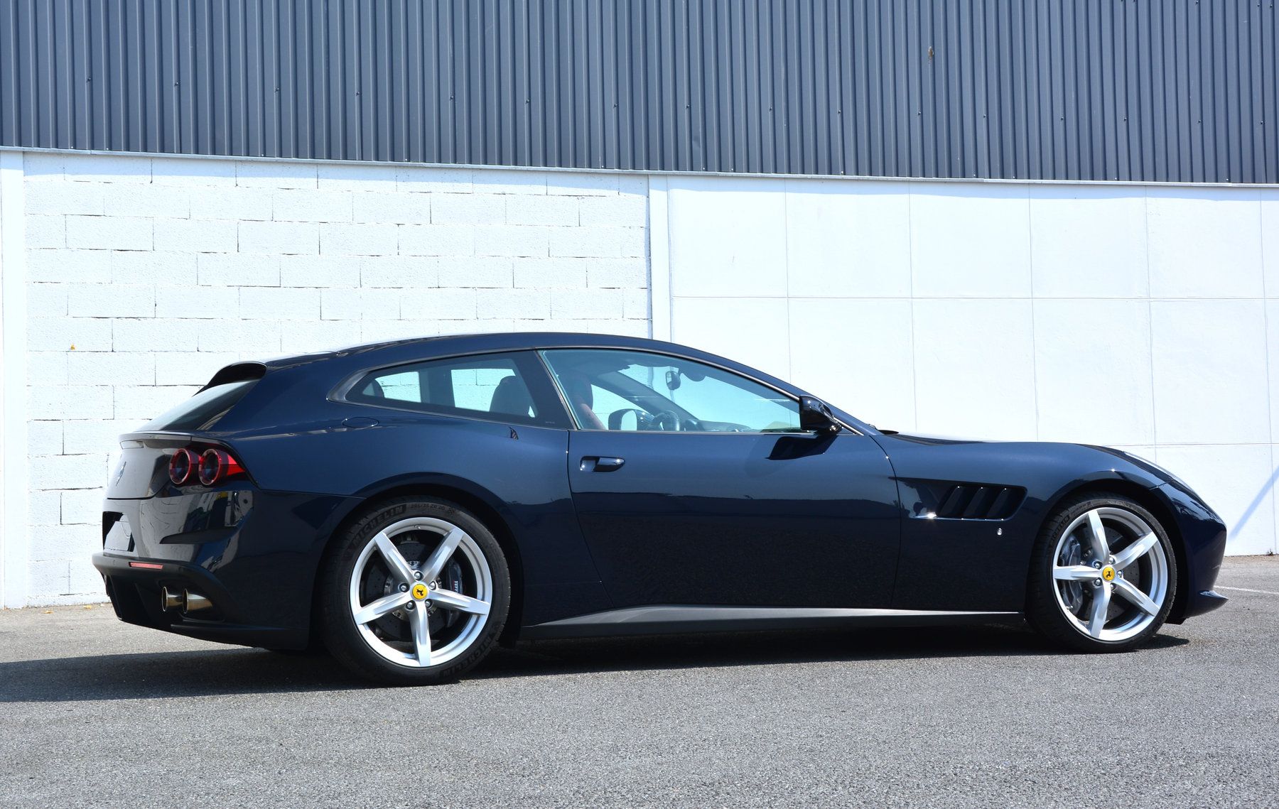 Ferrari GTC4 Lusso V12 14