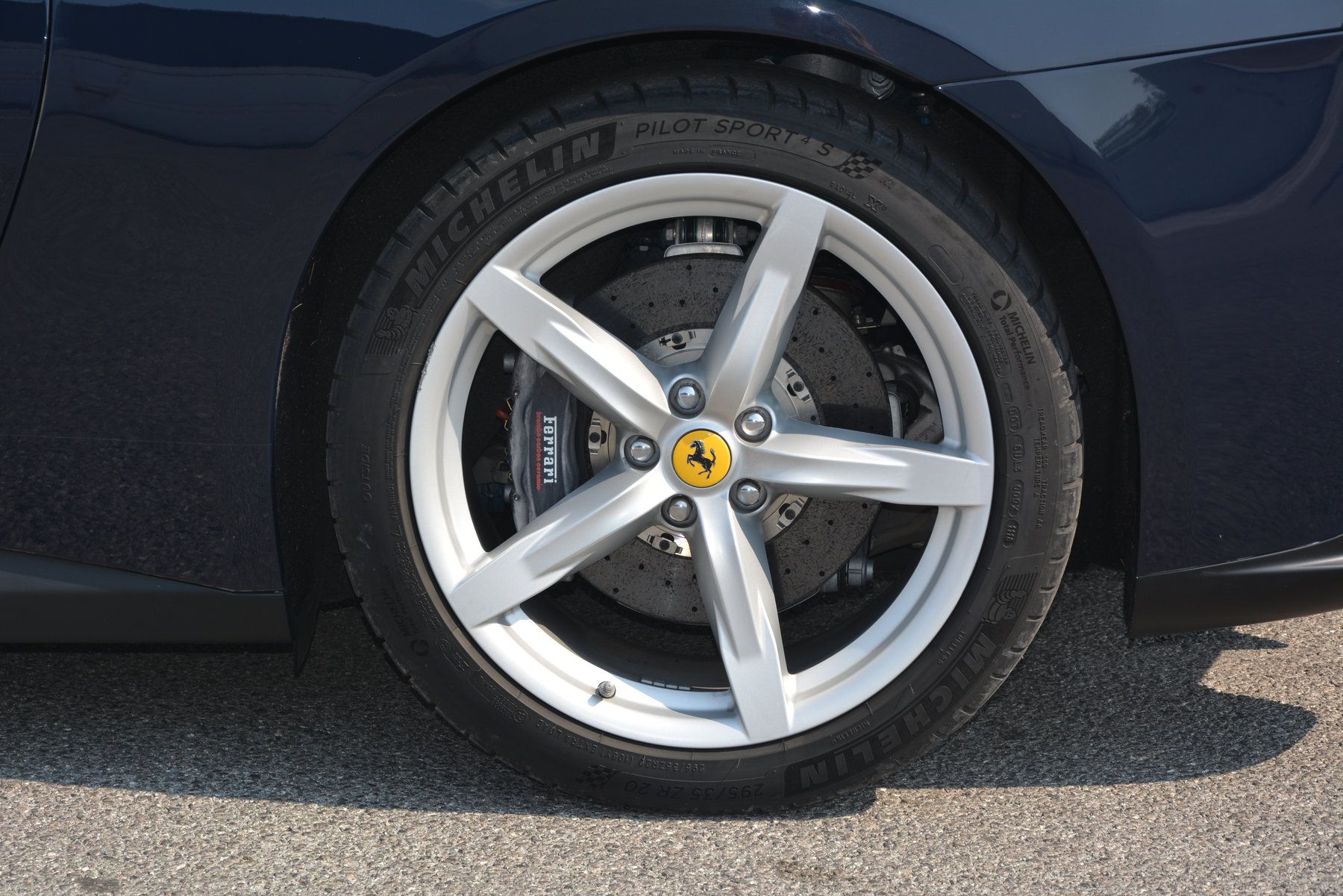 Ferrari GTC4 Lusso V12 16