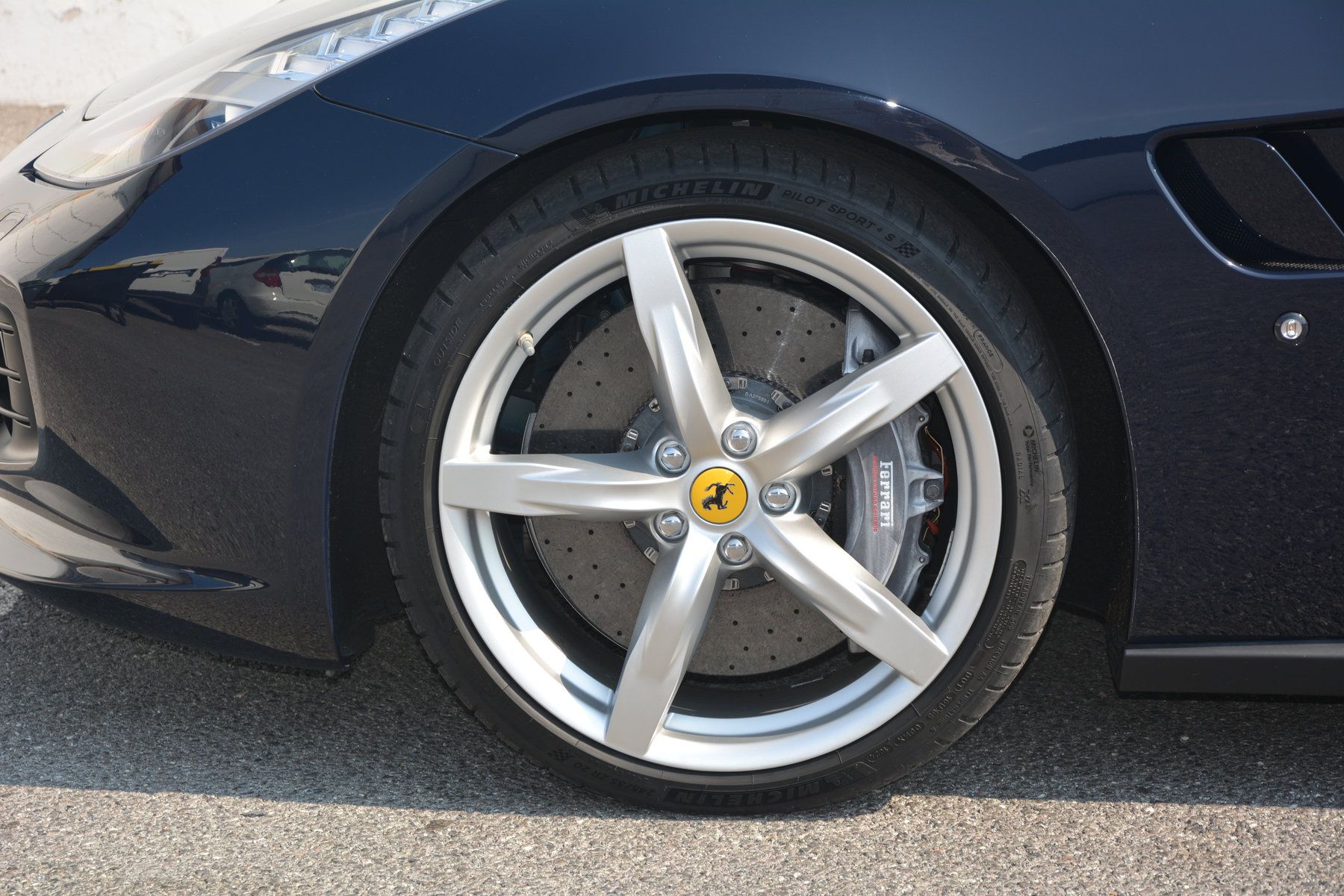Ferrari GTC4 Lusso V12 18