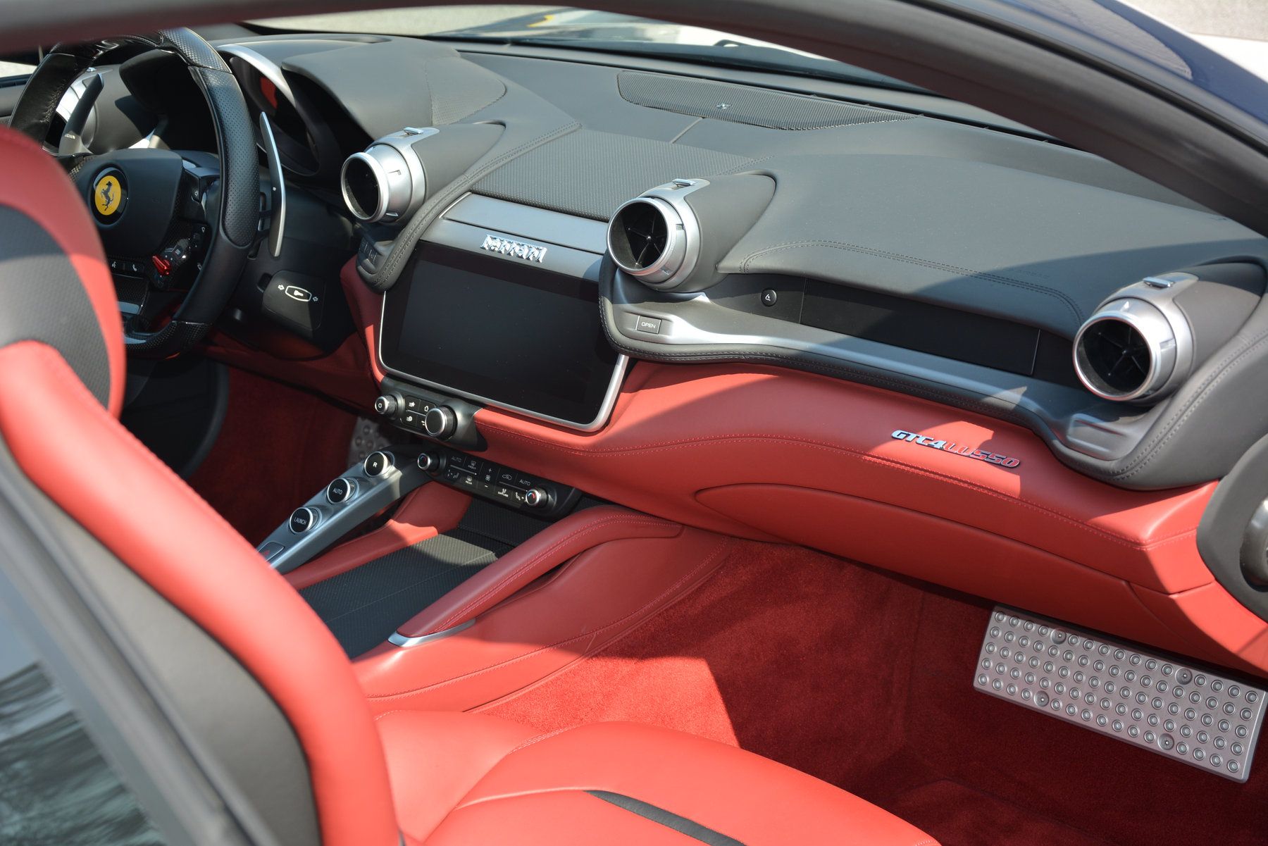 Ferrari GTC4 Lusso V12 21