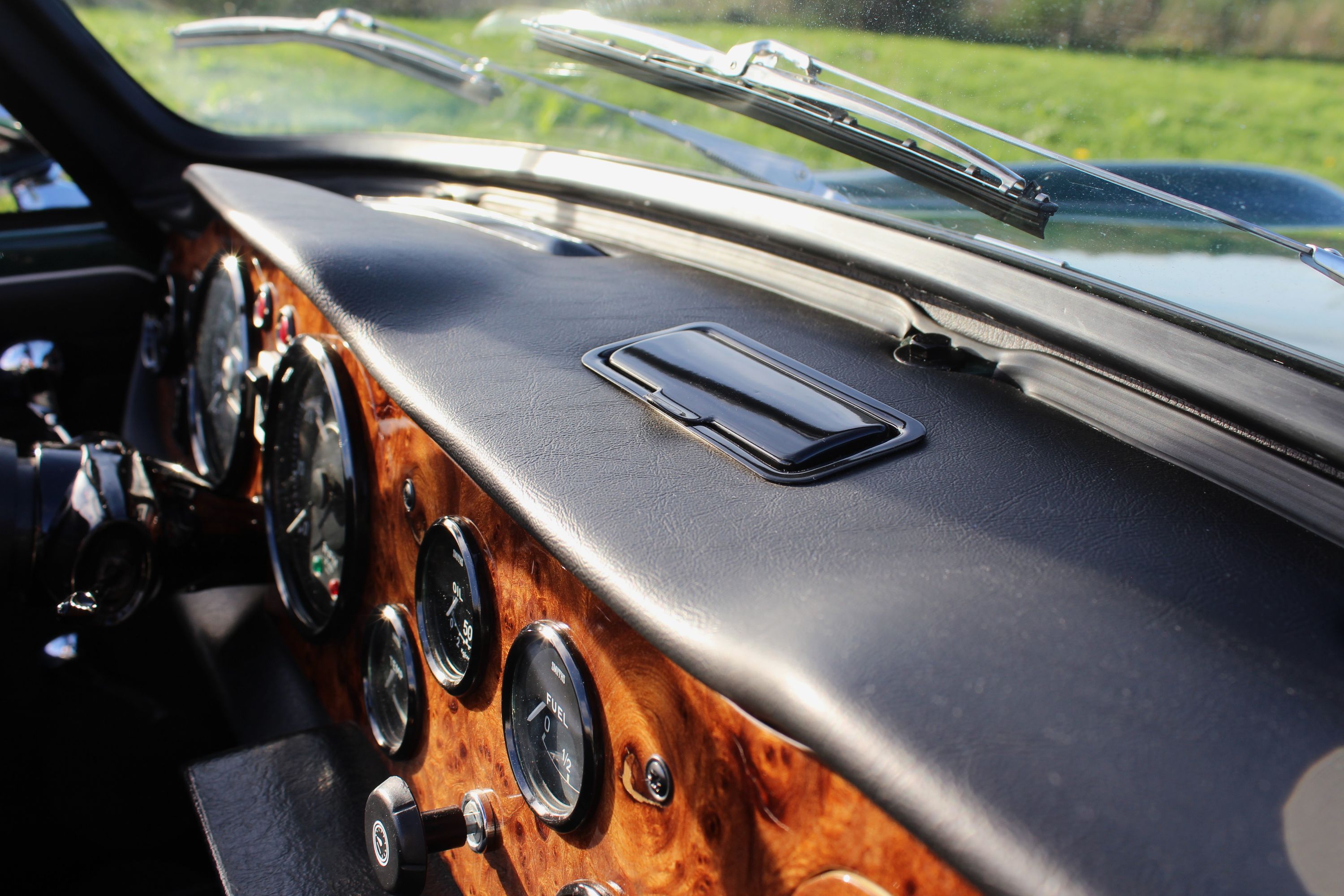 Triumph TR250 25
