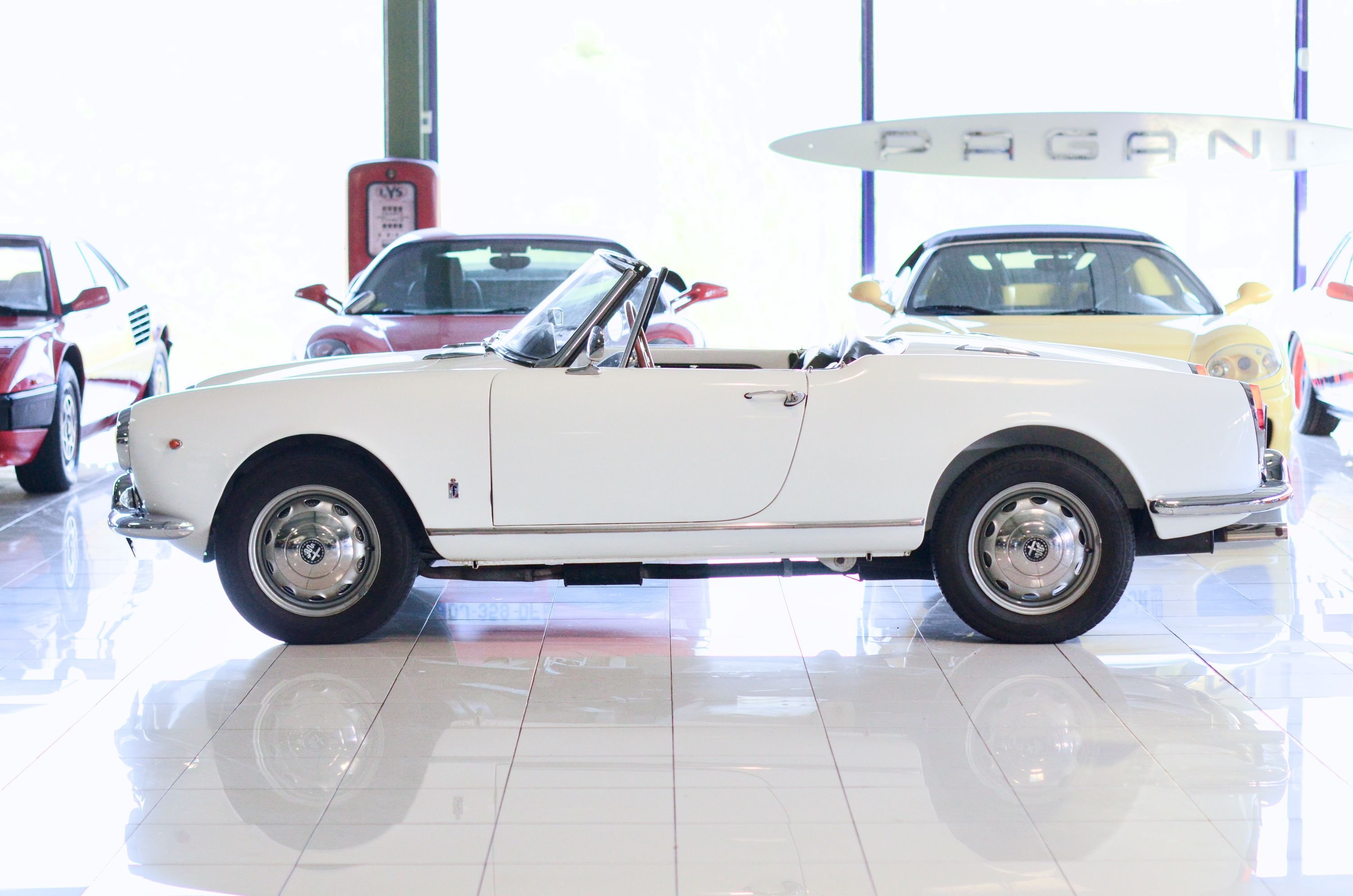 Alfa Romeo Giulia Spider 1600 2