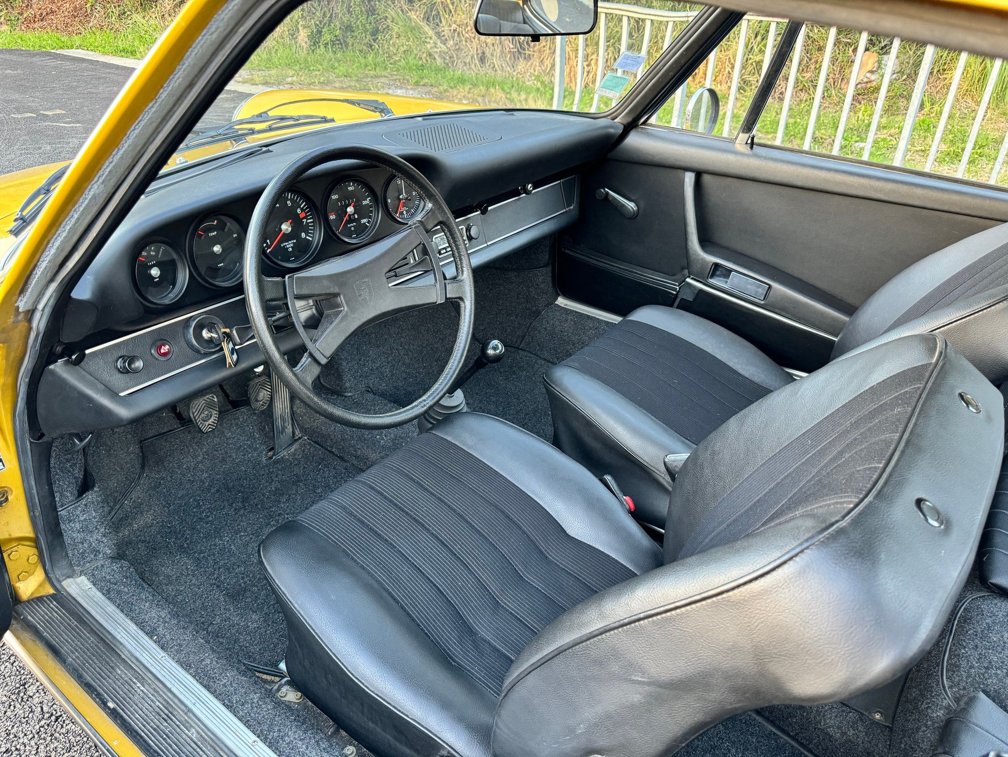 Porsche 911 2.4T 16