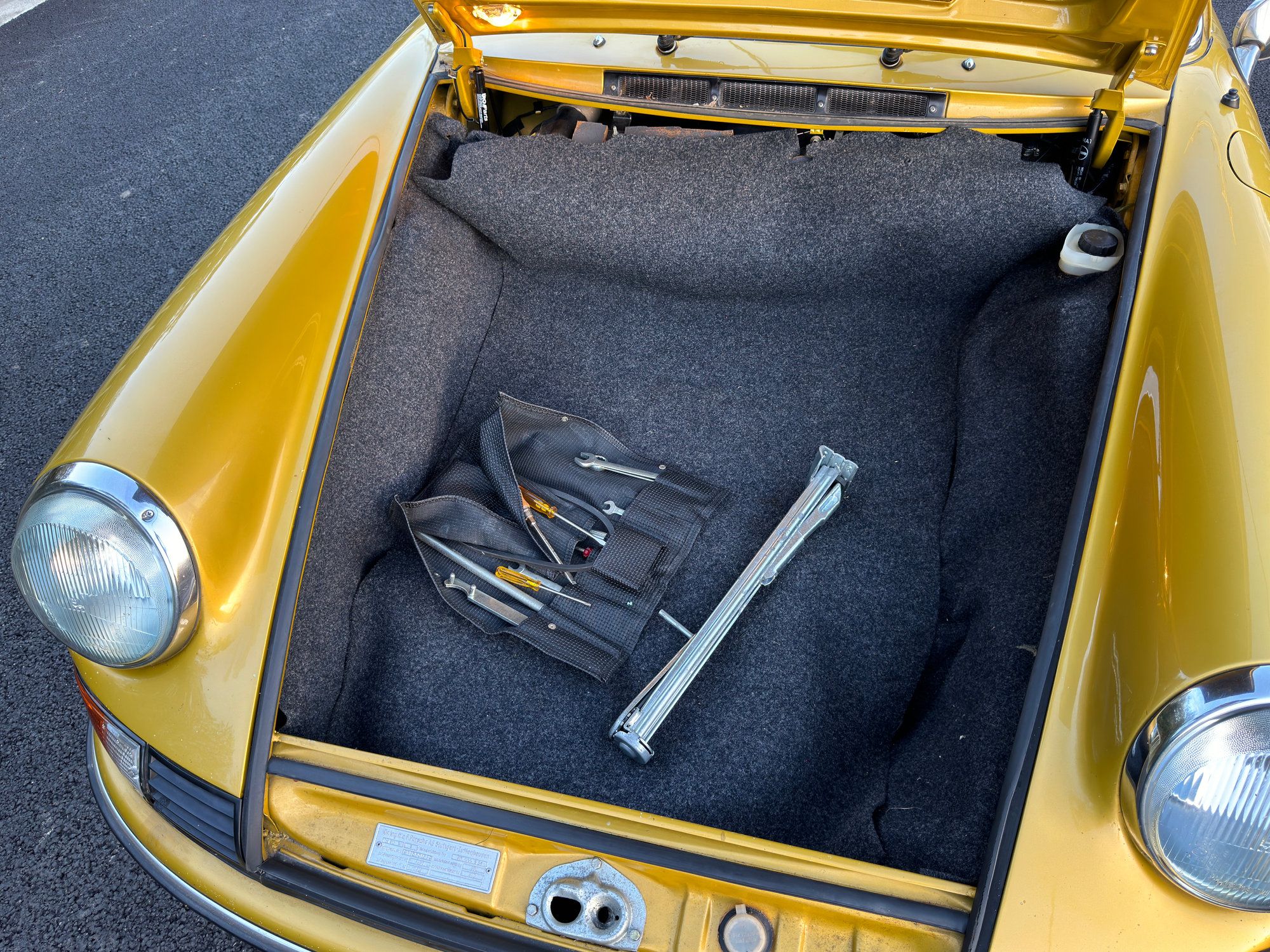 Porsche 911 2.4T 32