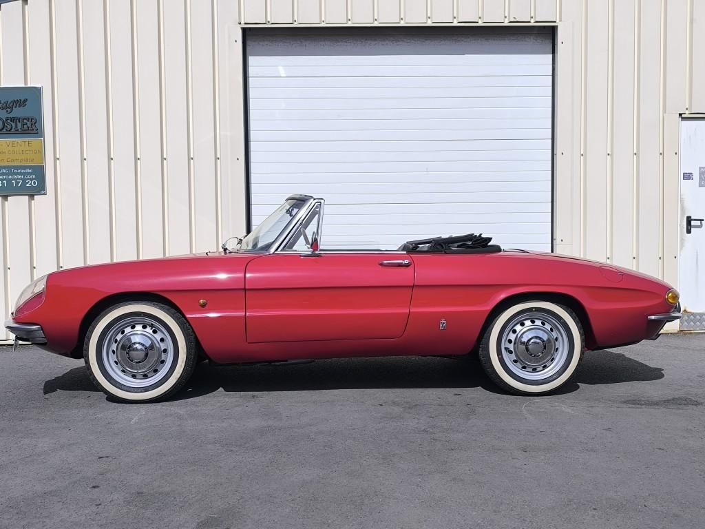 Alfa Romeo Spider 1750 23