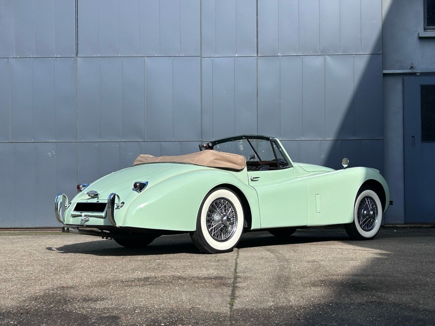 Jaguar XK120 Cab. 10