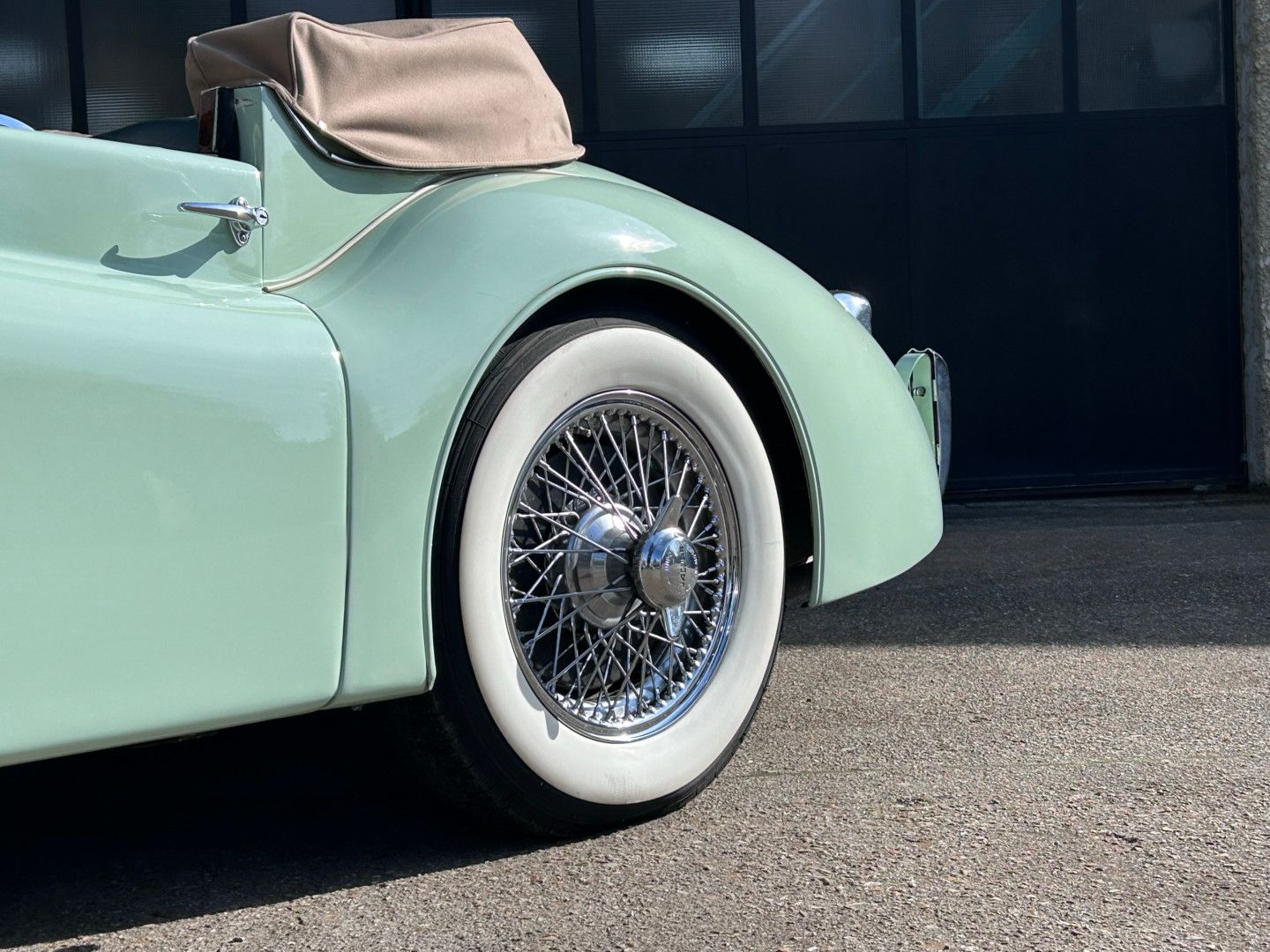Jaguar XK120 Cab. 25