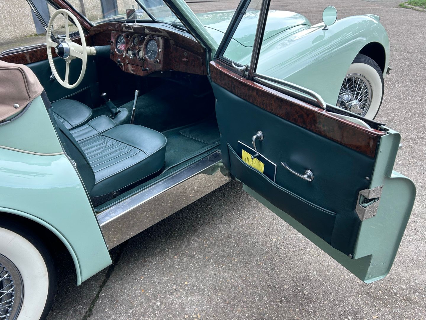 Jaguar XK120 Cab. 36