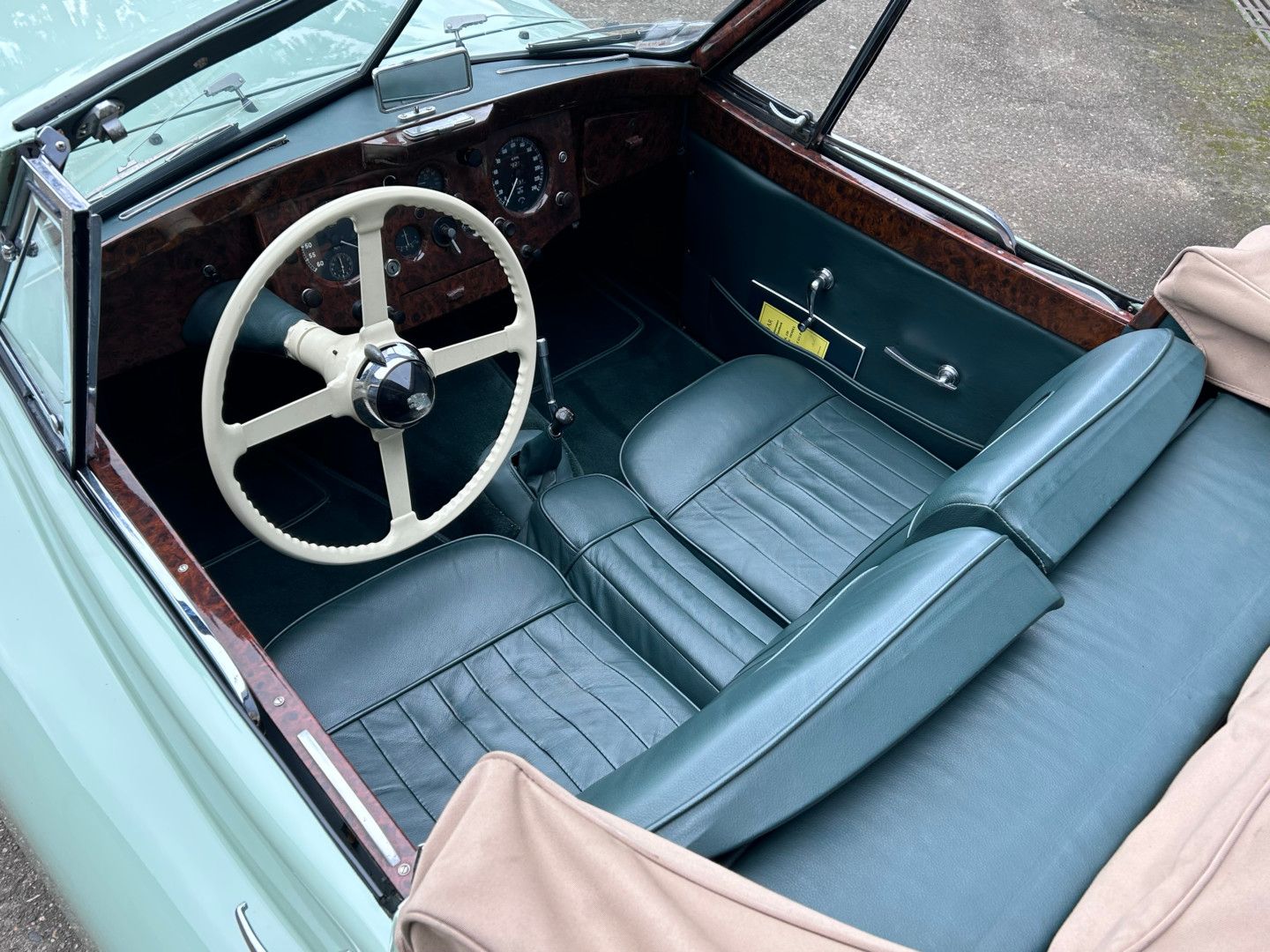 Jaguar XK120 Cab. 37