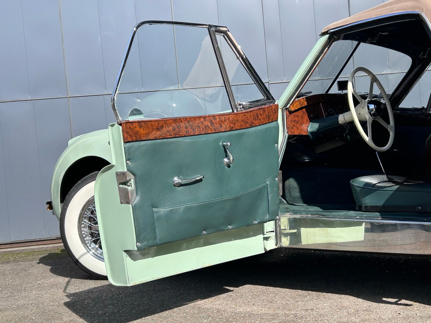 Jaguar XK120 Cab. 43