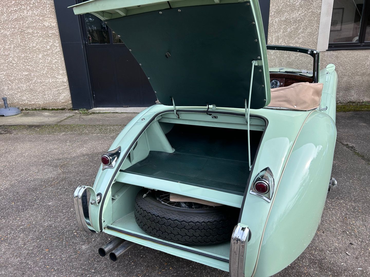 Jaguar XK120 Cab. 50